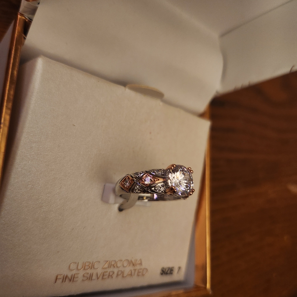 Silver Cubic Zirconia Ring - Picture 5 of 6